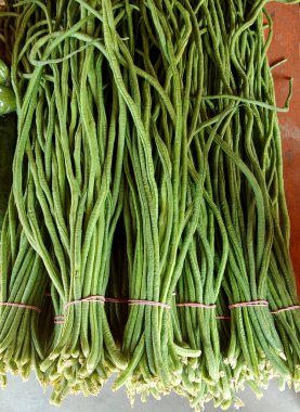 Uzun fasulye mi, inek bezelyesi mi? Asya 'dan sebze.