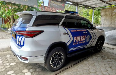 Demak, Endonezya 17 Mayıs 2025, modern polis arabası taşımacılığı