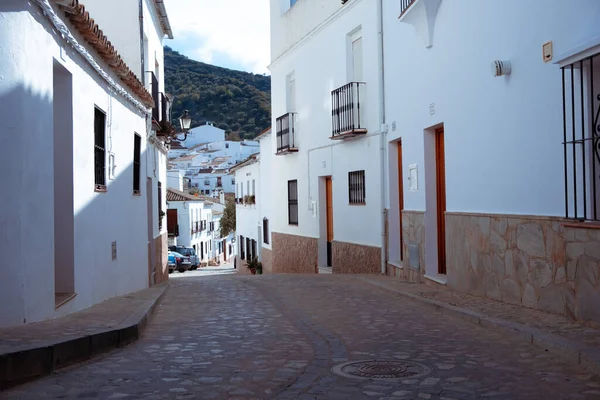 Straße Einer Andalusischen Altstadt Mit Weißen Häusern — Stockfoto