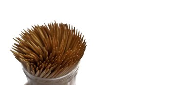 Beyaz arkaplanda izole edilmiş diş fırçalarının yakın görüntüsü. metin için boşluk kopyala.