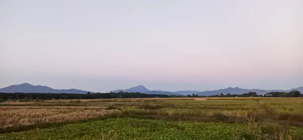 alan ve gökyüzü manzara