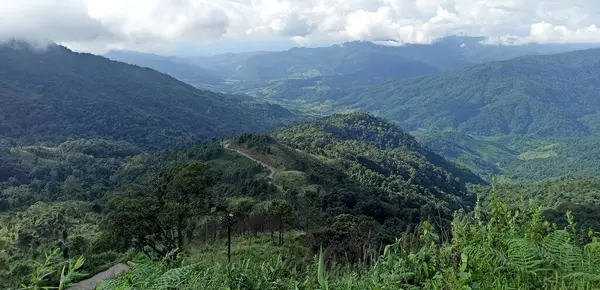 Dağların güzel manzarası