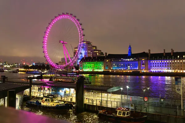 Londra 'nın Gece Gözü Canlı Yansımalarla