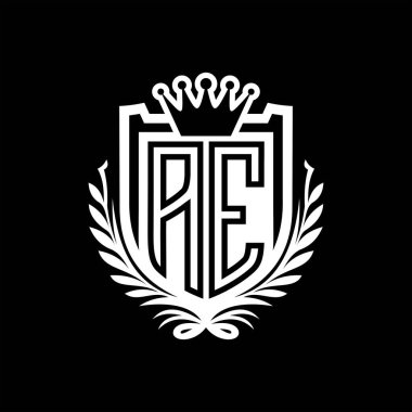 AE Letter logosu kraliyet kalkanı şeklinde taç, siyah arkaplan şablonu üzerinde vintage kalkan