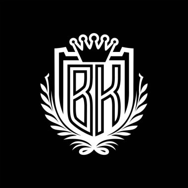 BK Letter logosu kraliyet kalkanı şeklinde ve taç, siyah arkaplan şablonu üzerinde vintage kalkan.