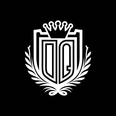 DQ Harf logosu kraliyet kalkanı şeklinde ve kaplama şeklinde, siyah arkaplan şablonu dizaynında vintage kalkan