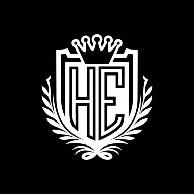 He Harfi logosu kraliyet kalkanı şeklinde ve kaplama şeklinde. Siyah arka plan şablonunda antika bir kalkan.