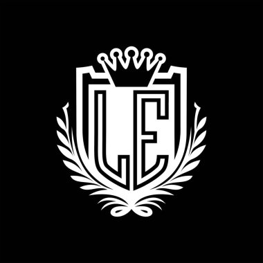 LE Harfi logosu kraliyet kalkanı şeklinde taç, siyah arkaplan şablonu tasarımında vintage kalkan