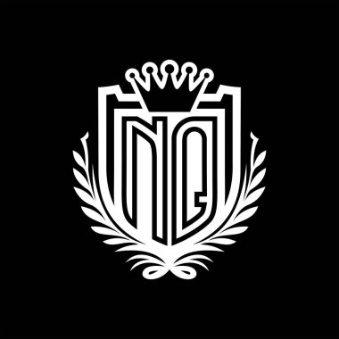 NQ Harf logosu kraliyet kalkanı şekilli taç, siyah arkaplan şablonu tasarımı üzerinde vintage kalkan