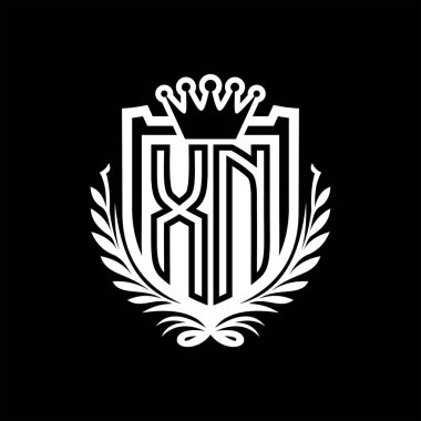 XN Letter logosu kraliyet kalkanı şeklinde ve kaplama şeklinde, siyah arkaplan şablonu üzerinde antika bir kalkan.