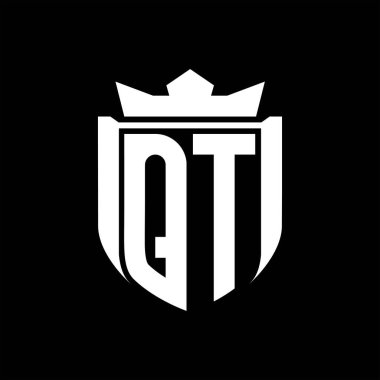 QT Harf logosu, kalkan şeklindeki siyah arkaplan şablonu dizaynında rozet kaplaması.