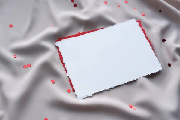 Passado Dia Dos Namorados Folha Branca Branco Com Corações Vermelhos — Fotografia de Stock