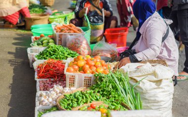 Wonosobo, Endonezya - 27 Ekim 2022: Pasar Wonosobo 'nun Portresi, günün ortasında geleneksel bir pazar