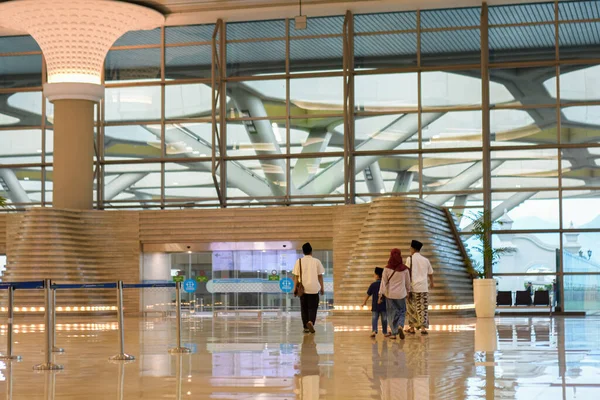 Área Espera Leve Aeroporto Com Grandes Janelas Interior Sala Espera — Fotografia de Stock