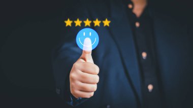 Müşteri Tecrübesi Konsepti, Müşterinin Eli 'nin sunduğu memnuniyet için En İyi Mükemmel Hizmet Derecesi Beş Yıldız' ı gösteriyor. İnceleme, geri bildirim, iyi, en iyi ürün ve hizmet