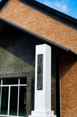 Duvar çimentosu ve gölgesi olan soyut dış ev, mimari tuğladan bina tasarımı..