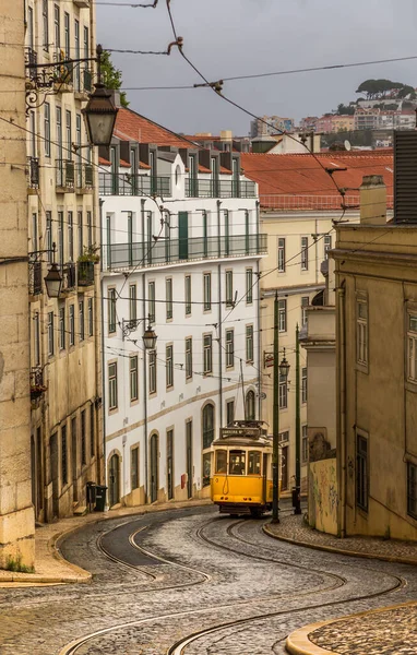 Slavné Staré Žluté Tramvaje Ulicích Lisabonu Portugalsko — Stock fotografie