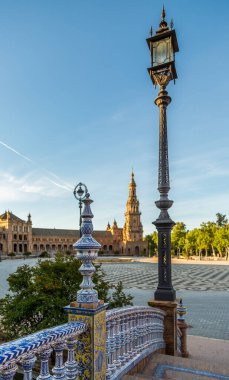 İspanya 'nın Sevilla kentindeki güzel Plaza de Espana meydanının manzarası