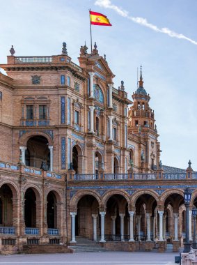 İspanya 'nın Sevilla kentindeki güzel Plaza de Espana meydanının manzarası