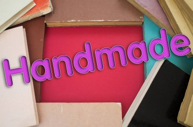 El yapımı, klasik, doğal desenli, antika kağıt tasarımlı bir kitap..