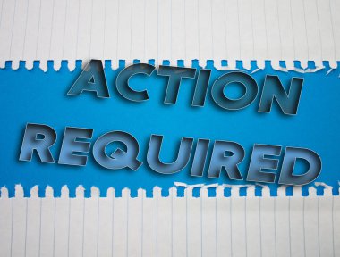 Renkli arkaplan üzerinde Yırtık, Buruşuk Beyaz Kağıt içeren Eylem Gerekli metin.