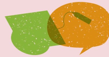 Renkli mezuniyet şapkası, konuşma baloncuklu Mortarboard ve geometrik şekilli animasyon. Moda riso grafik tasarımı eğitimi. Geometri ögeleri soyut risograf baskı desen tarzı video.