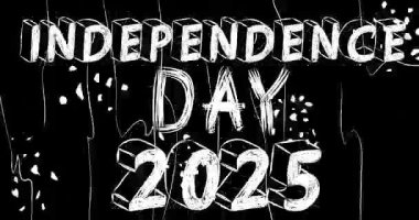 2025 Bağımsızlık Günü eski kaotik film şeridinin grunge etkisi olan animasyonu. Yoğun televizyon, video yüzeyi, klasik ekran beyaz çizikler, kesikler, toz ve lekeler.