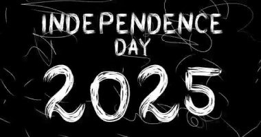2025 Bağımsızlık Günü eski kaotik film şeridinin grunge etkisi olan animasyonu. Yoğun televizyon, video yüzeyi, klasik ekran beyaz çizikler, kesikler, toz ve lekeler.