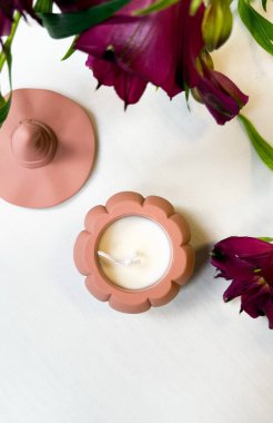 Lid ve Taze Çiçeklerle El Yapımı Çiçekli Kokulu Mum Sade Hayat