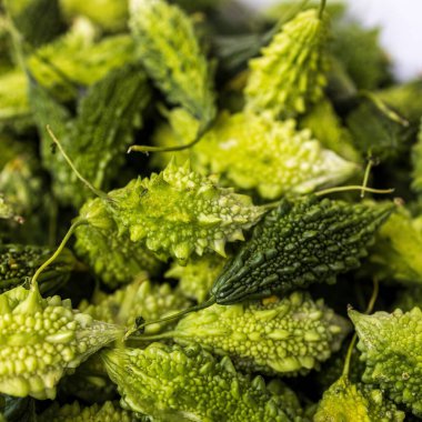 Hayfa pazarında satılık Momordica Charantia, İsrail. Kare kare