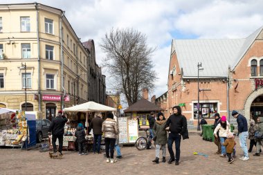 Vyborg, Leningrad Bölgesi, Rusya - 4 Mayıs 2022: Yuvarlak Kule. Vyborg, Pazar Meydanı. Sokak. Anıt tahkimatı XVI yüzyıl.