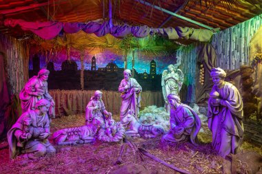 HAIFA, ISRAEL - 11 Aralık 2022: Hayfa 'daki St. Joseph Latin Kilisesi' nin avlusunda Noel doğumu sahnesi