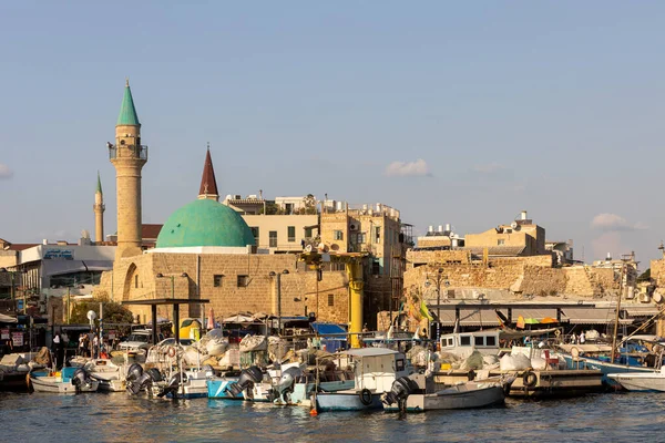 Vistas Do Mar Mediterrâneo E Do Antigo Minarete Turco A Partir De