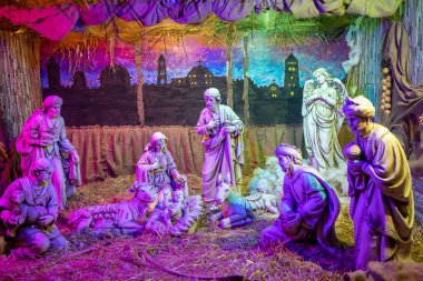 HAIFA, ISRAEL - 11 Aralık 2022: Hayfa 'daki St. Joseph Latin Kilisesi' nin avlusunda Noel doğumu sahnesi