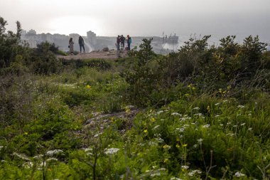 Hayfa, İsrail - Ocak 2022: Stella Maris Carmelite Manastırı 'ndan Carmel Dağı yamacında görülen Akdeniz manzarası.