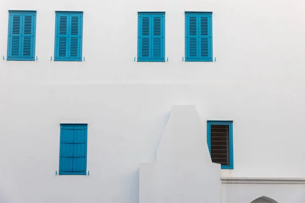 Blaue Fenster Mit Rollläden Einer Weißen Wand Mediterraner Stil — Stockfoto