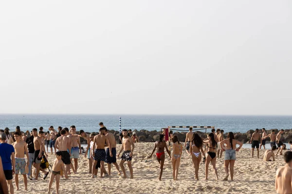 Haifa Israel Mars 2023 Unga Människor Dado Beach Sola Spela — Stockfoto