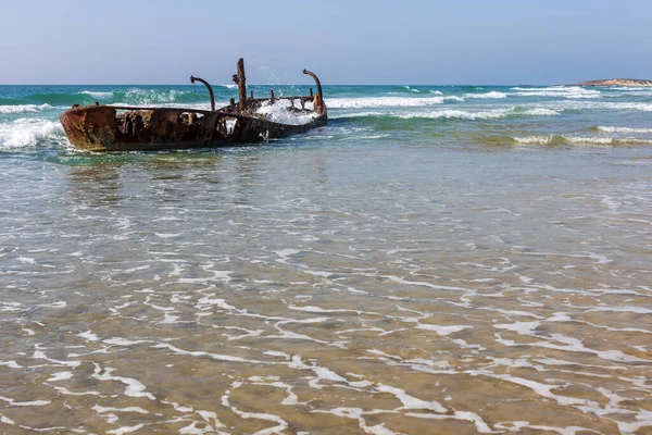 Day Pleasant Weather Mediterranean Coastline Boasts Sandy Shore Beckons Visitors — Stock Photo, Image