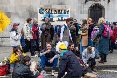 Londra, İngiltere -22.04.2023, Yok Olma İsyanı merkezde dört gün süren protestolara başladı. İklim aktivisti grup yıkıcı taktikleri terk etmeye ve 