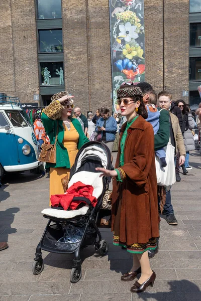 London April 2023 Car Boot Sale Vintage Retro Festival People — Stock Photo, Image