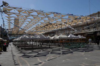 Tel Aviv, İsrail - 23 Nisan 2023, Givon Meydanı, Cinematek ve Fashion Mall arasındaki Tel Aviv şehir merkezindedir.