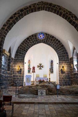 Tabgha, İsrail - Aziz Peter Kilisesi, geleneksel olarak İsa 'nın dirilişinden sonra dördüncü kez ortaya çıktığı yer olarak kabul edilir.