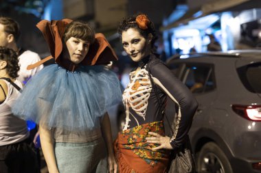 Hayfa, İsrail - 5 Mart 2022, insanlar Purim 'i kutladılar. Gece