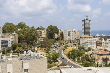 Hayfa, İsrail, 24 Mayıs 2023: Akdeniz kıyısındaki İçişleri Bakanlığı binası. Şehir merkezindeki 