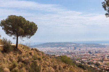 Barselona, İspanya, 28 Nisan 2023, Tibidabo dağından Barselona şehri manzarası,