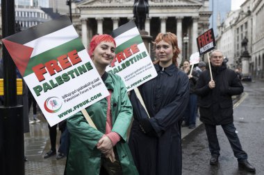 Londra, İngiltere - 9 Aralık 2023, Binlerce Filistin yanlısı protestoya katıldı. Pro Filistin miting yürüyüşü