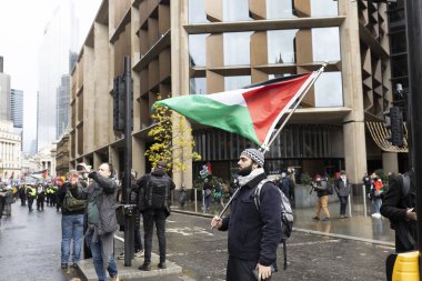 Londra, İngiltere - 9 Aralık 2023, Binlerce Filistin yanlısı protestoya katıldı. Pro Filistin miting yürüyüşü