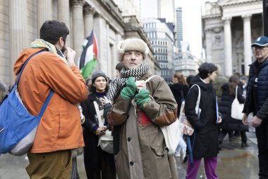 Londra, İngiltere - 9 Aralık 2023, Binlerce Filistin yanlısı protestoya katıldı. Pro Filistin miting yürüyüşü