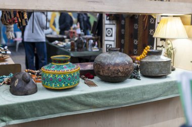 Londra İngiltere - 27 Haziran 2023: Spitalfields Antika Pazarı. Ekran