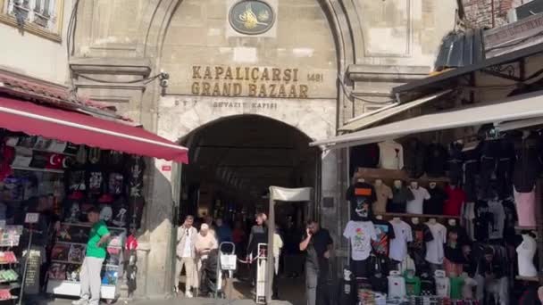 Istanbul Türkei April 2024 Menschen Betreten Und Verlassen Den Eingang — Stockvideo
